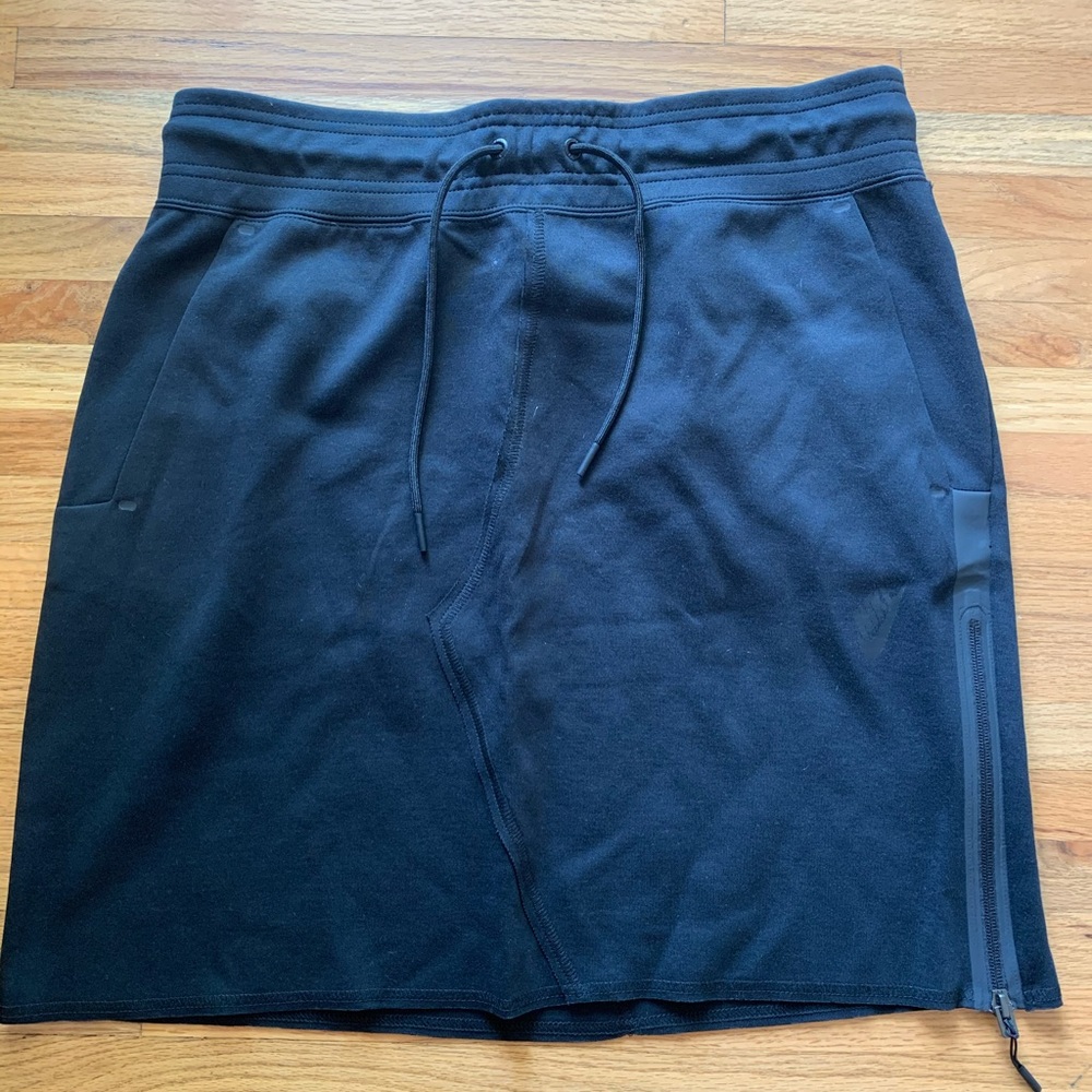 Women’s Nike Tech skirt Large